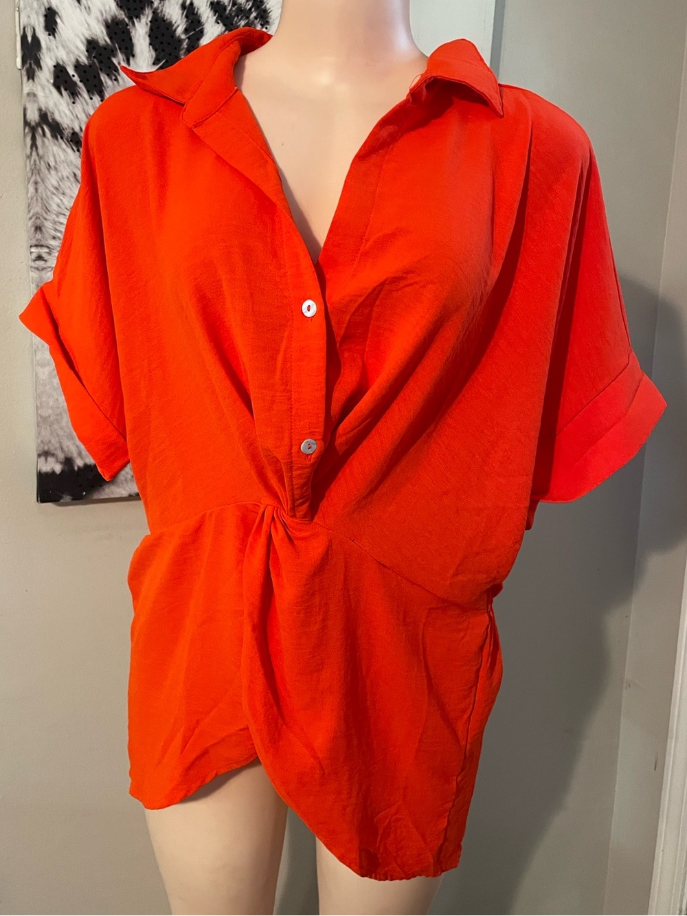 Blush Vibrant Short Sleeve Button down blouse twisted knot detail Hem 1x top